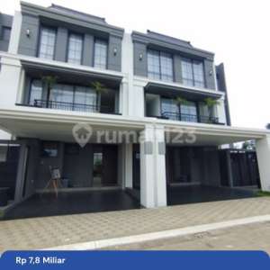 Tinggal Disini Auto Jadi Bangsawan. Rumah Mewah Baru The Armont Residences BSD Dekat Eastvarra Mall. Mau Coba Rasakan Vibe nya nya Dulu , tersedia melalui melalui situs Rumah123