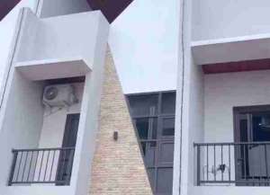 Townhouse cluster Siap huni di Pulo gadung Jakarta Timur 3 lantai 3 kamar tidur NEGO KPR strategis di tengah Jakarta Rawamangun lokasi di ",
          price: `1150000000`,
          currency: `IDR`
    };


    let pageData = {
        viewPhoneModalField: , tersedia melalui melalui situs Lamudi