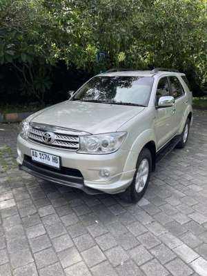 Jual bekas Toyota Fortuner 2.5 Diesel 2010,lokasi di 