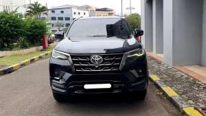 Jual bekas Toyota fortuner vrz gr sport tetradrive 4x4 matic 2022 hitam,lokasi di 
