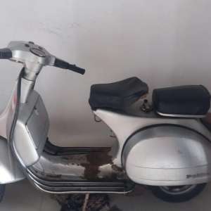 Jual bekas Vespa px banci warna silver komplit stnk bpkb,lokasi di Kab. Sukoharjo