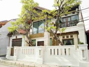 Vila Klasik Elegan Lokasi Strategis Imam Bonjol Barat lokasi di Denpasar Barat, tersedia melalui melalui situs Olx