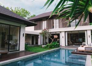 VILLA LUXURY 5BR BEST PREMIUM LOCATION KAWASAN HOTEL MEWAH DEKAT BEACH JIMBARAN lokasi di ",
          price: `23000000000`,
          currency: `IDR`
    };


    let pageData = {
        viewPhoneModalField: , tersedia melalui melalui situs Lamudi