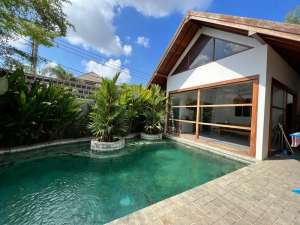 Villa Mertanadi Kerobokan Badung lokasi di Seminyak, tersedia melalui melalui situs Olx