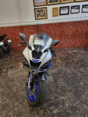 Jual bekas Wa mba ima , Dp 1 jt R15 V4 Connected abs 2023 . Bergaransi Mesin,lokasi di Pancoran