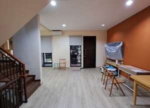 Whelford Greenwich BSD lokasi di ",
          price: `1700000000`,
          currency: `IDR`
    };


    let pageData = {
        viewPhoneModalField: , tersedia melalui melalui situs Lamudi