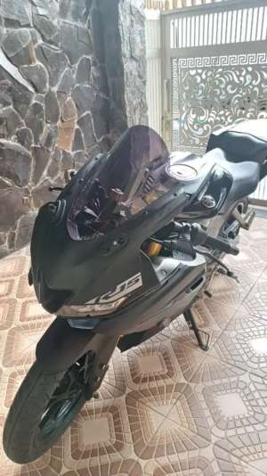 Jual bekas Yamaha R15 tahun 2021,lokasi di Taman