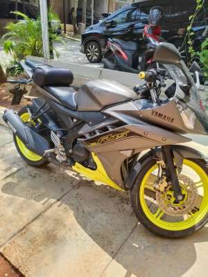 Jual bekas Yamaha R15 V2 Tahun 2016,lokasi di Cikarang Selatan