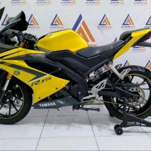 Jual bekas Yamaha R15 V3 TH 2018 Kuning Pajak Hidup Motor Sport Performa Tinggi,lokasi di Jakarta Timur