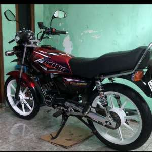 Jual bekas YAMAHA RX KING TAHUN 2002 WARNA GOLD,lokasi di Jakarta Barat