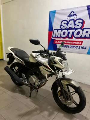 Jual bekas YAMAHA VIXION 2014 PUTIH SAS MOTOR JL. BARATAJAYA 19 NO 5,lokasi di Wonokromo