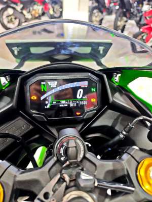 Jual bekas ZX25 RR abs QS anniversary limit edition km.1rb.Anugerah motor rungkut,lokasi di Gedangan