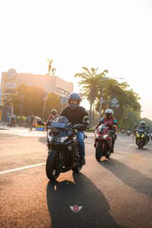 Jual bekas ZX25R STD 2022, Akrapovic, QS,lokasi di Tambun Selatan