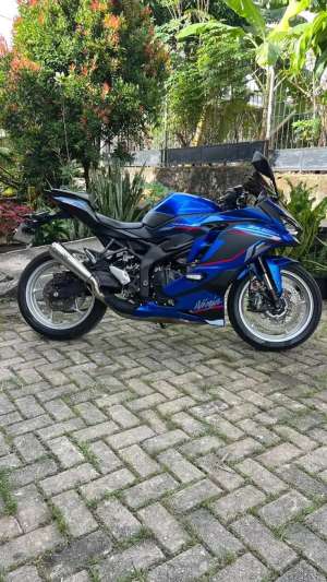 Jual bekas ZX25R ZX25 R TIPE ABS QS BLUE PLASMA 2023 kondisi ISTIMEWA LIKE NEW,lokasi di Ciledug
