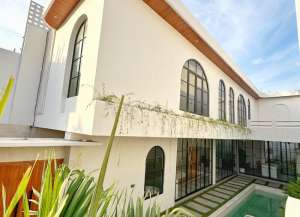 Brand New Villa 3BR Konsep MediteraniaAda Ruang KerjaBBQ Area lokasi di cepaka, tersedia melalui melalui situs Lamudi