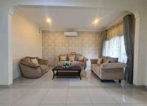 Dekat RSPILippo Mall Puri, Disewakan Rumah 239m2 Puri Mansion Furnished, Fasilitas Kolam Renang, Kids Playground, Basket Court, Tennis Court, Club lokasi di ",
          price: `155000000`,
          currency: `IDR`
    };


    let pageData = {
        viewPhoneModalField: , tersedia melalui melalui situs Lamudi