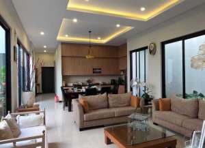 Dijual Cepat Rumah Cluster Aristoteles Gading Serpong lokasi di ",
          price: `7300000000`,
          currency: `IDR`
    };


    let pageData = {
        viewPhoneModalField: , tersedia melalui melalui situs Lamudi