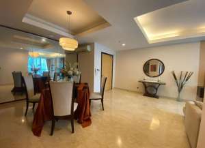 Dijual Murah Apartemen Setiabudi Residence, Jakarta SelatanType 3 Bedrooms Luas 141m2 Furnished lokasi di karet, tersedia melalui melalui situs Lamudi