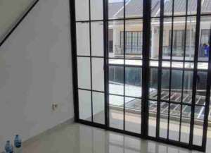 Disewakan Rumah East Asia 4 x 12 Green Lake City lokasi di ",
          price: `45000000`,
          currency: `IDR`
    };


    let pageData = {
        viewPhoneModalField: , tersedia melalui melalui situs Lamudi