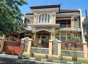 Disewakan rumah Fully furnished Antapani Bandung kota dekat Arcamanik lokasi di ",
          price: `100000000`,
          currency: `IDR`
    };


    let pageData = {
        viewPhoneModalField: , tersedia melalui melalui situs Lamudi