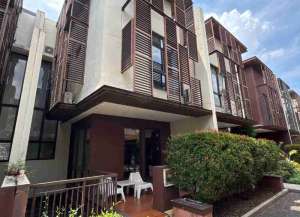 DISEWAKAN RUMAH RAPIH DOUBLE DECKER WHELFROD - BSD lokasi di lengkong-gudang, tersedia melalui melalui situs Lamudi