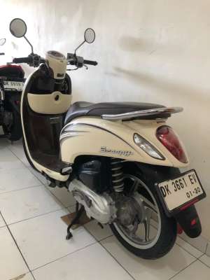 Jual bekas Honda Scoopy Pmk.2015 Cream,lokasi di Denpasar Selatan