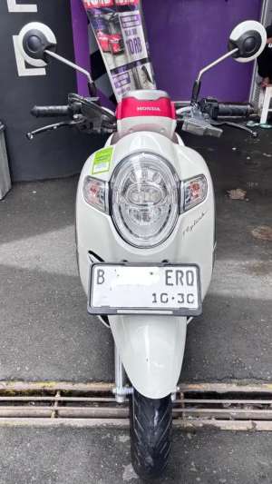 Jual bekas Honda Scoopy White Red Th 2020,lokasi di Pancoran Mas