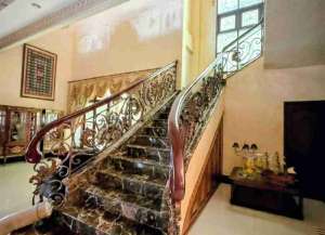 JUAL CEPAT RUMAH SULTAN JL ASRAMA DEKAT KE MAHATTAN lokasi di ",
          price: `8499900000`,
          currency: `IDR`
    };


    let pageData = {
        viewPhoneModalField: , tersedia melalui melalui situs Lamudi