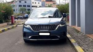 Jual bekas Kia grand carnival premiere 2023 diesel 11 seater 2023 biru,lokasi di 