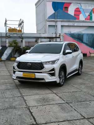 Jual bekas KM 40RB INNOVA ZENIX 2022 HYBRID Q TSS MODELISTA BERGARANSI 2023,lokasi di 