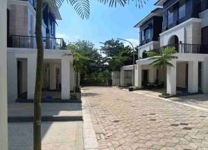 rumah 3 lantai di Telaga bodas dekat akpol semarang, luas tanah 105meter lokasi di ",
          price: `2400000000`,
          currency: `IDR`
    };


    let pageData = {
        viewPhoneModalField: , tersedia melalui melalui situs Lamudi