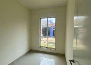 Rumah SHM 10 menit ke Gerbang Tol BSD Barat Dibantu KPR J-37982 lokasi di lengkong-gudang, tersedia melalui melalui situs Lamudi