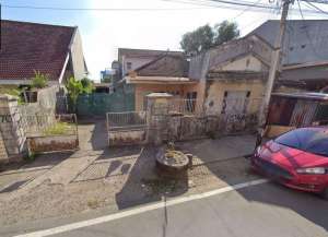 Rumah Tua tengah Kota makassar untuk bisnis cafe dan tempat olahraga lokasi di maricaya, tersedia melalui melalui situs Lamudi