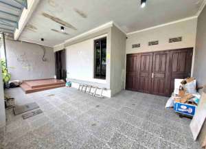 sewa rmh 1lt siap huni karang empat.5 menit ke UNAIR,kaza mall dll lokasi di ",
          price: `45000000`,
          currency: `IDR`
    };


    let pageData = {
        viewPhoneModalField: , tersedia melalui melalui situs Lamudi
