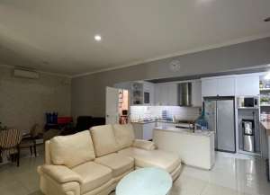 sewa rumah BGM PIK uk 8x20mfurnished lokasi di pantai-indah-kapuk, tersedia melalui melalui situs Lamudi