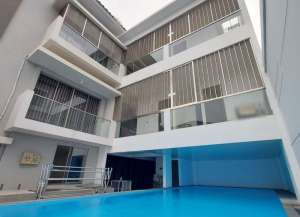 sewa rumah golf island PIK uk 12x25m ada kolam renang lokasi di pantai-indah-kapuk, tersedia melalui melalui situs Lamudi