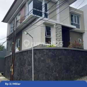 2 Lantai Baru SHM di Jl.cigadung Sayap Dago Bandung, Bandung , tersedia melalui melalui situs Rumah123