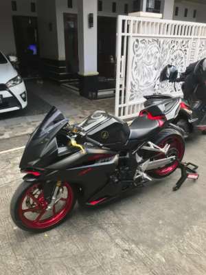 Jual bekas Cbr 250rr black doff 2017,lokasi di Gubug