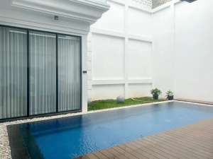 Crown Pondok Hijau Golf Furnished Interior , tersedia melalui melalui situs Olx