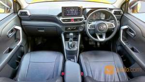 Jual bekas Daihatsu Rocky 1.2 X AT 2021 Kuning,lokasi di Kota Surabaya