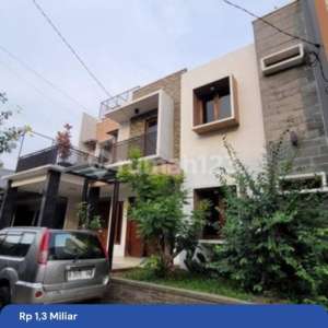 Dekat Akses Tol, Rumah, 2 Lantai, SHM, bisa KPR , tersedia melalui melalui situs Rumah123