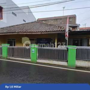 Di jual Cepat Rumah pinggir jalan lokasi cibabat cimahi bagus untuk usaha apapun , tersedia melalui melalui situs Rumah123