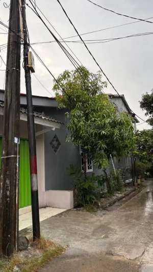 Di jual Rumah Huk dengan Toko siap pakai. lokasi di Alinda Kencana II blok C4\u002F12 Kaliabang tengah, tersedia melalui melalui situs Olx