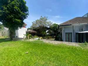 Di jual showroom mobil rumahlapangan sepak bola di jalan maruga raya sarua Ciputat Tangsel lokasi di Ciputat, tersedia melalui melalui situs Olx