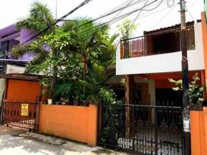 Dijual Cepat Rumah Lahan Luas 2 Lantai Siap Huni Harga Bawah Pasaran Di Makasar Jakarta Timur , tersedia melalui melalui situs Olx