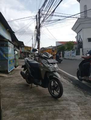 Jual bekas dijual honda vario 125 2012 pjk hidup,lokasi di Ciputat Timur