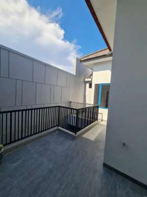 Dijual Manyar Kertoadi Bangunan Baru Gress lokasi di Manyar kertoadi, tersedia melalui melalui situs Olx