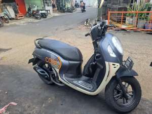 Jual bekas dijual motor scoopy thn 2022,lokasi di Grogol Petamburan