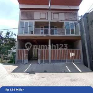 Dijual Ready 2 Unit Rumah Baru Gress Babatan Pilang , tersedia melalui melalui situs Rumah123