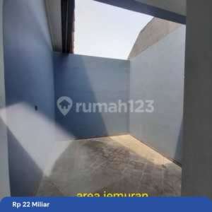 Dijual Rmh Tebet Jaksel 2LtBasement , tersedia melalui melalui situs Rumah123